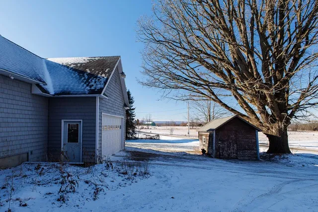 $559,000 | 63 Adams School Road, Grand Isle, VT 05458