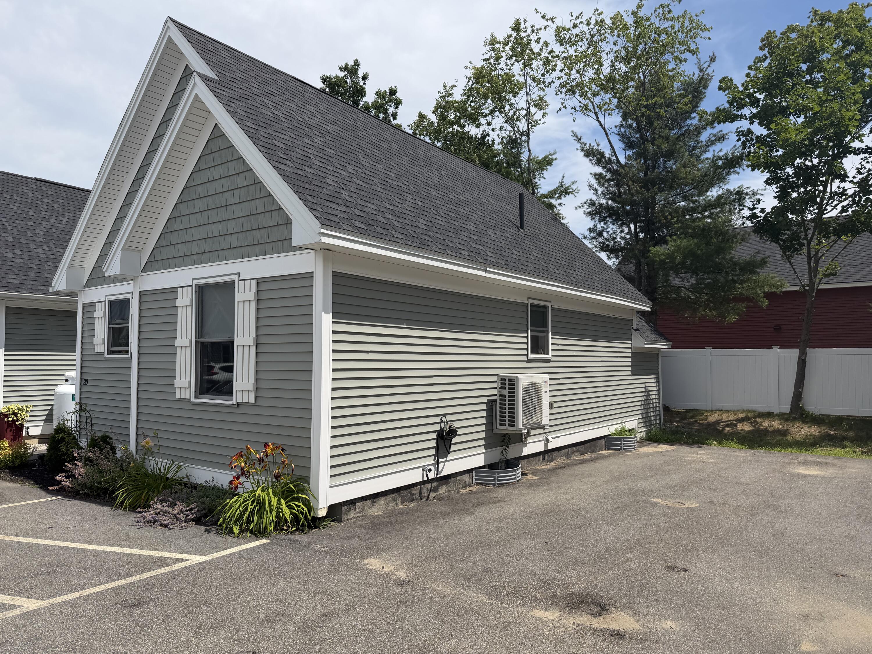 994 Portland Road, Unit 20 Saco, ME 04072 - Photo 3 of 24 IMG_0140