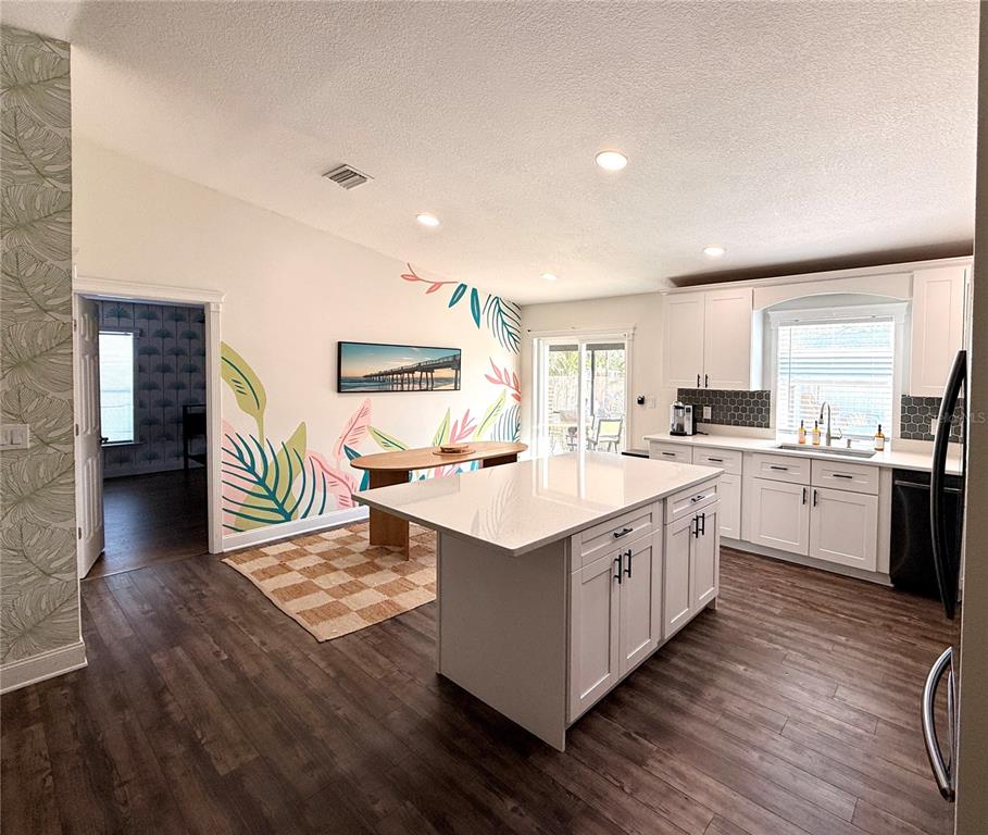 7812 Powder Horn Circle Largo, FL 33773 - Photo 3 of 32