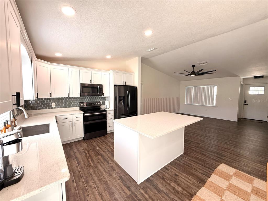 7812 Powder Horn Circle Largo, FL 33773 - Photo 4 of 32