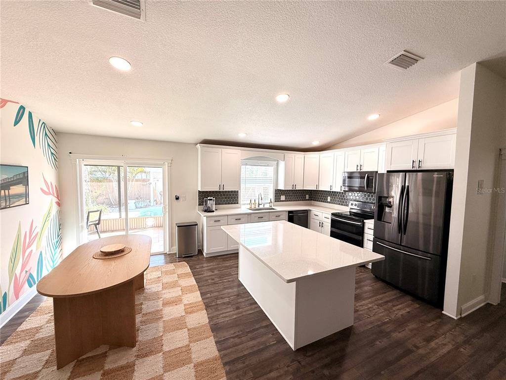 7812 Powder Horn Circle Largo, FL 33773 - Photo 5 of 32