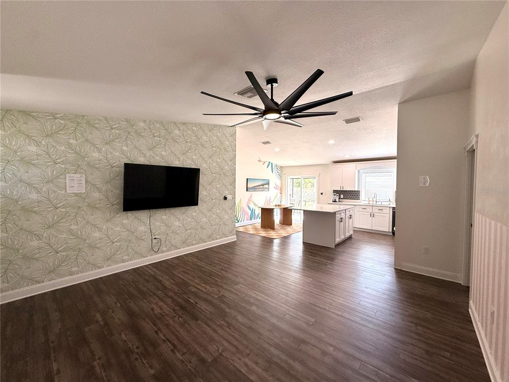 7812 Powder Horn Circle Largo, FL 33773 - Photo 7 of 32