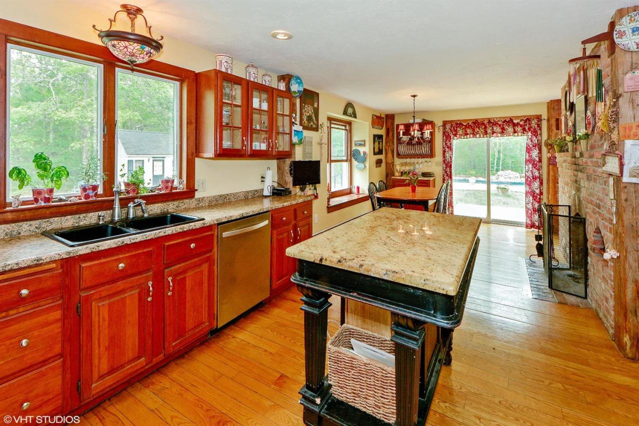 5 Jordan Road Plymouth, MA 02360 - Photo 1 of 10 Primary Photo