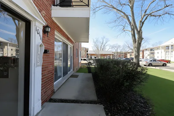 $142,000 | 10111 Old Orchard Court, Unit 102, Skokie, IL 60076
