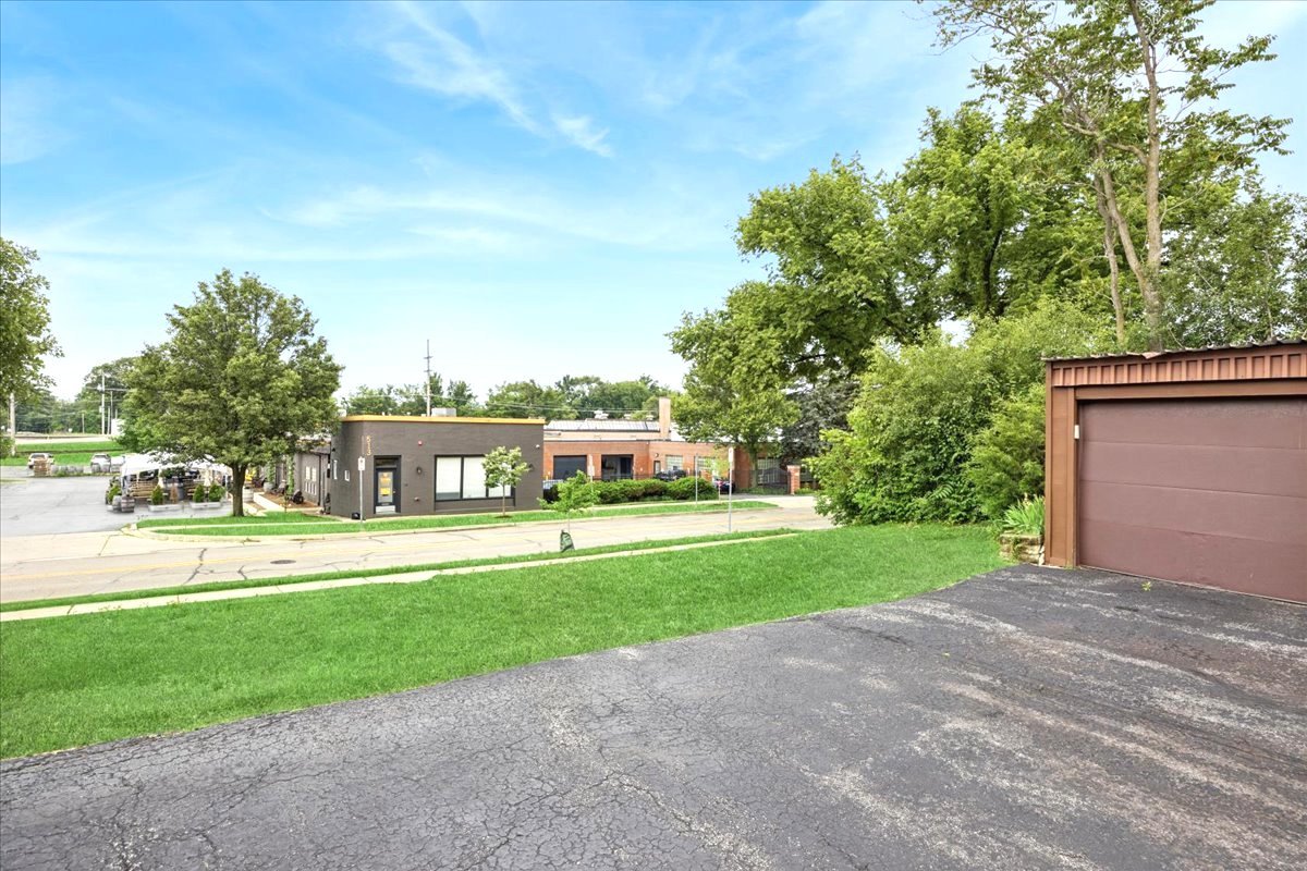 4944 Douglas Road, Unit 204 Downers Grove, IL 60515 - Photo 16 of 18