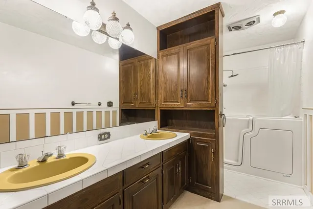 $575,000 | 143 South 1200 Road West, Blackfoot, ID 83221