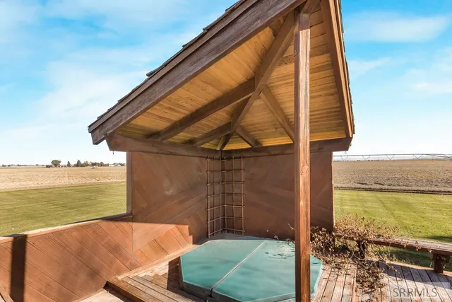 $575,000 | 143 South 1200 Road West, Blackfoot, ID 83221