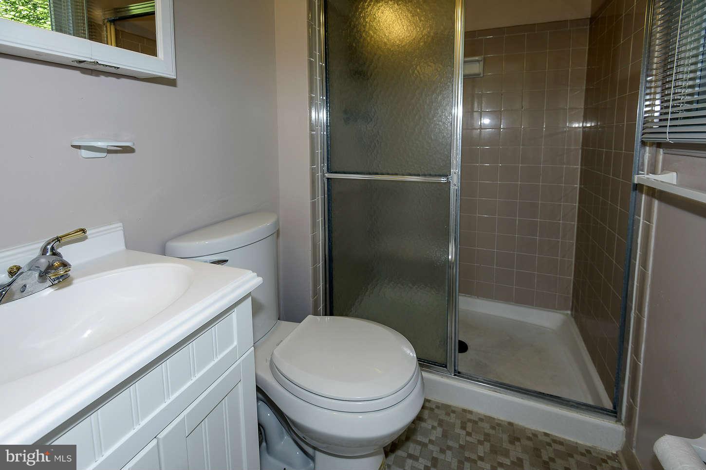2100 Kings House Road Silver Spring, MD 20905 - Photo 14 of 18 Bath