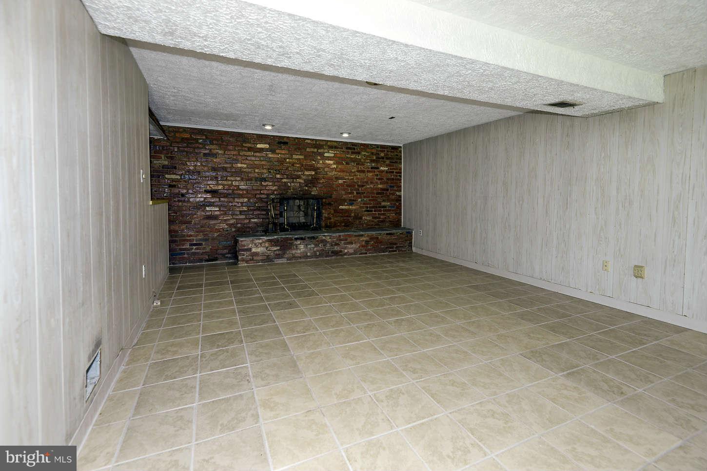 2100 Kings House Road Silver Spring, MD 20905 - Photo 3 of 18 Interior (General)