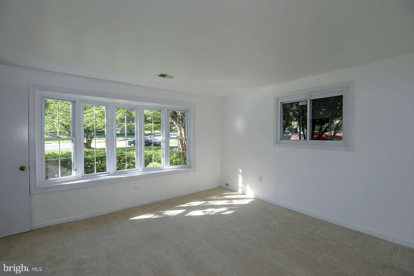 2100 Kings House Road Silver Spring, MD 20905 - Photo 5 of 18 Family Room