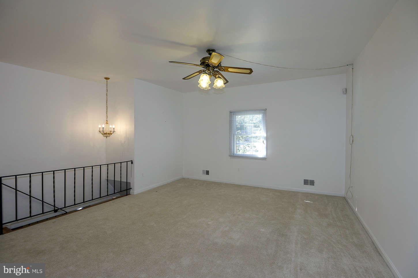 2100 Kings House Road Silver Spring, MD 20905 - Photo 6 of 18 Living Room