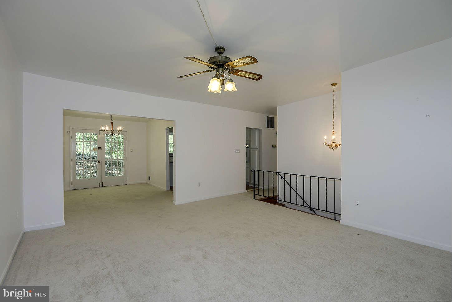 2100 Kings House Road Silver Spring, MD 20905 - Photo 7 of 18 Living Room