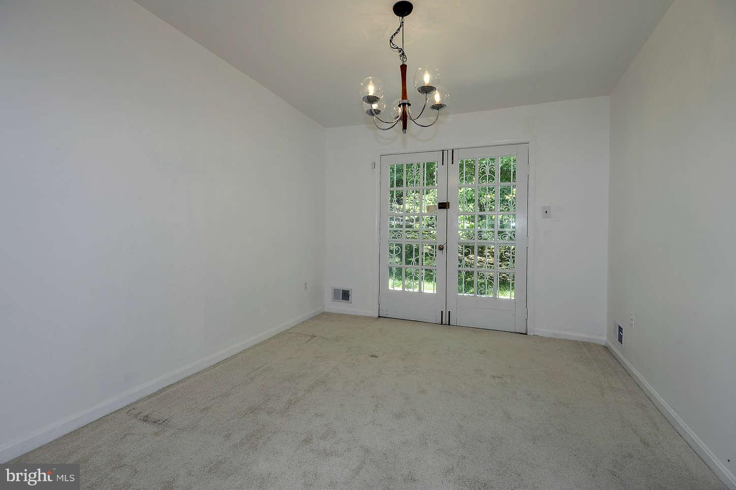 2100 Kings House Road Silver Spring, MD 20905 - Photo 8 of 18 Dining Room
