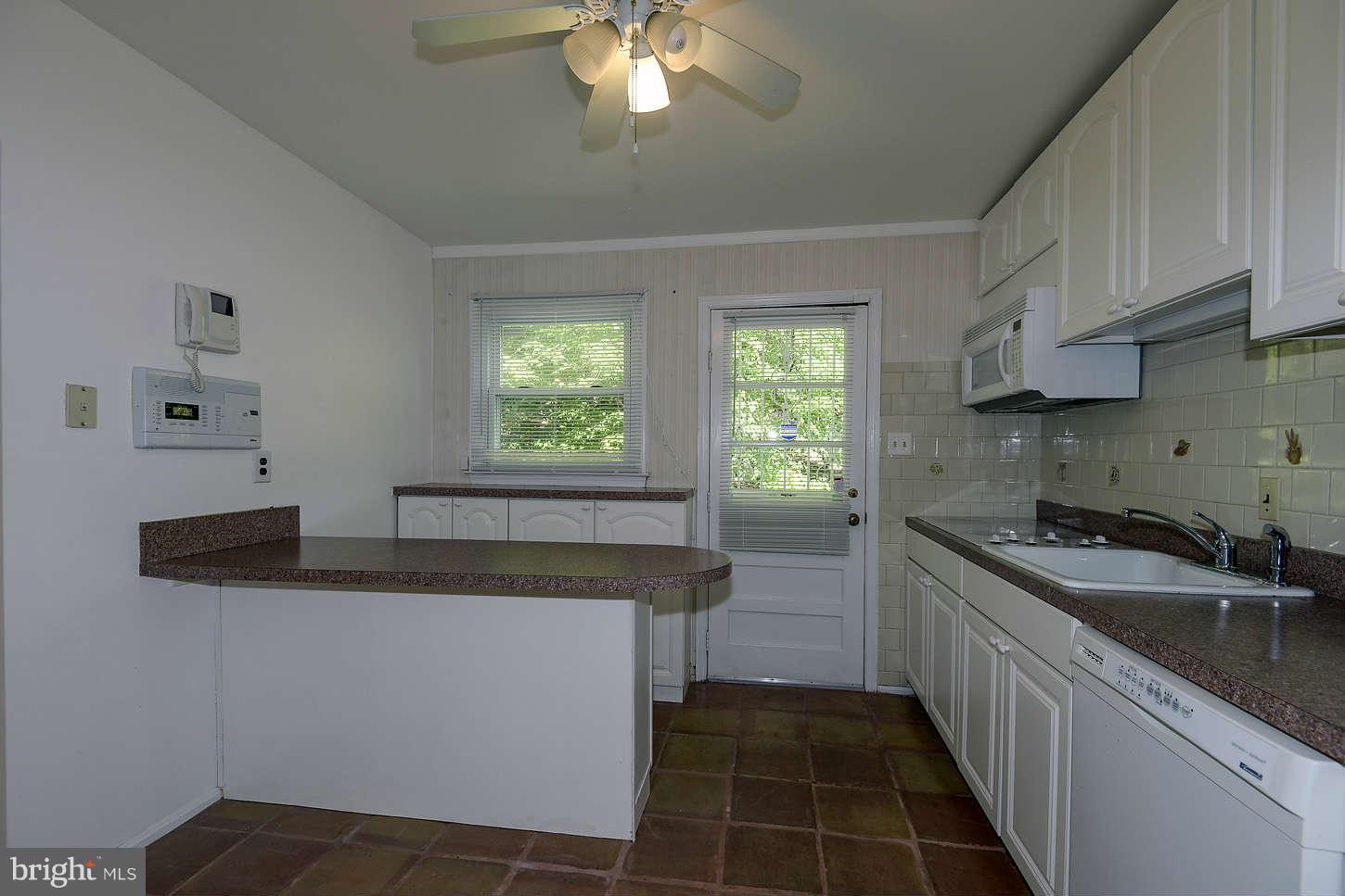 2100 Kings House Road Silver Spring, MD 20905 - Photo 10 of 18 Kitchen
