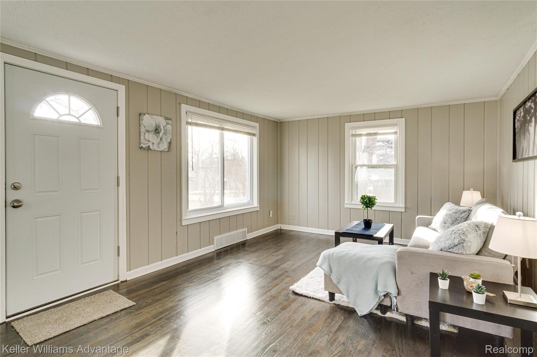 6635 Walters Road Clarkston, MI 48346 - Photo 11 of 36 Livingroom 1.jpg