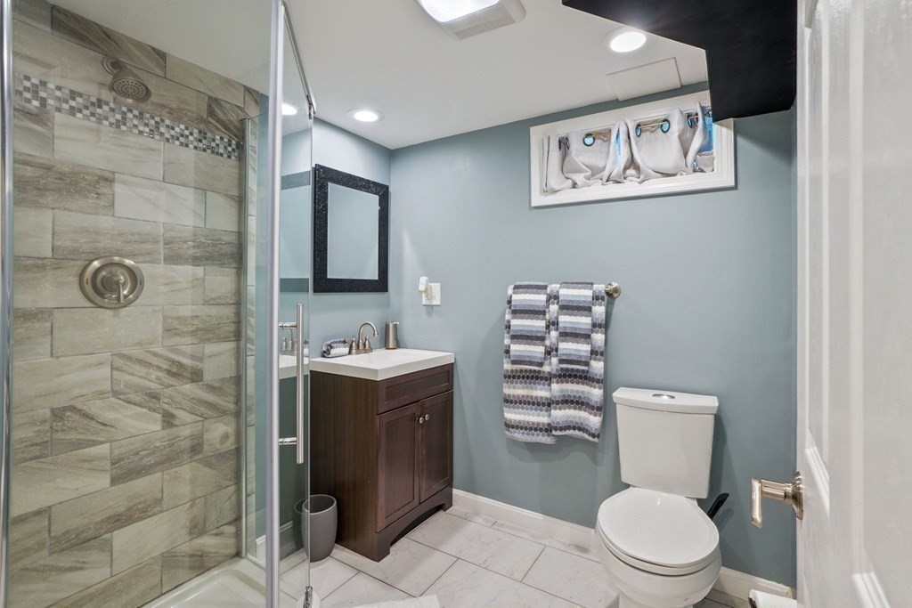 32 Red Barn Road Wayland, MA 01778 - Photo 17 of 27 a bathroom with a toilet a sink and shower