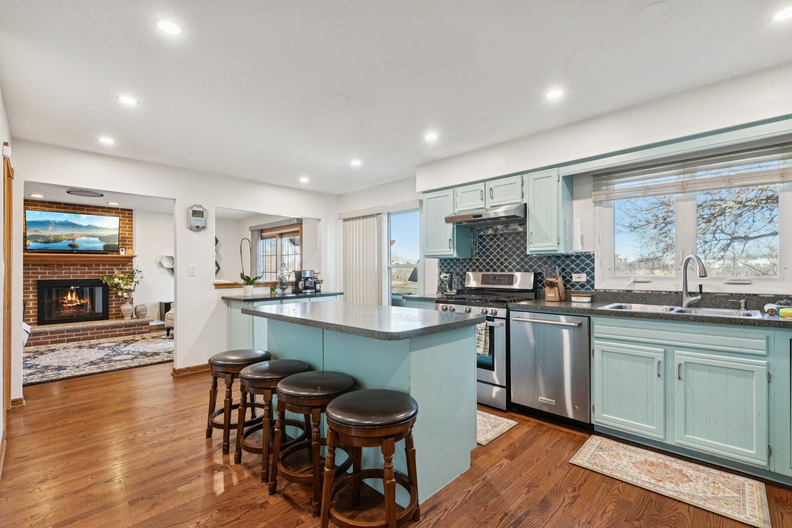 588 Applegate Lane Lake Zurich, IL 60047 - Photo 11 of 36