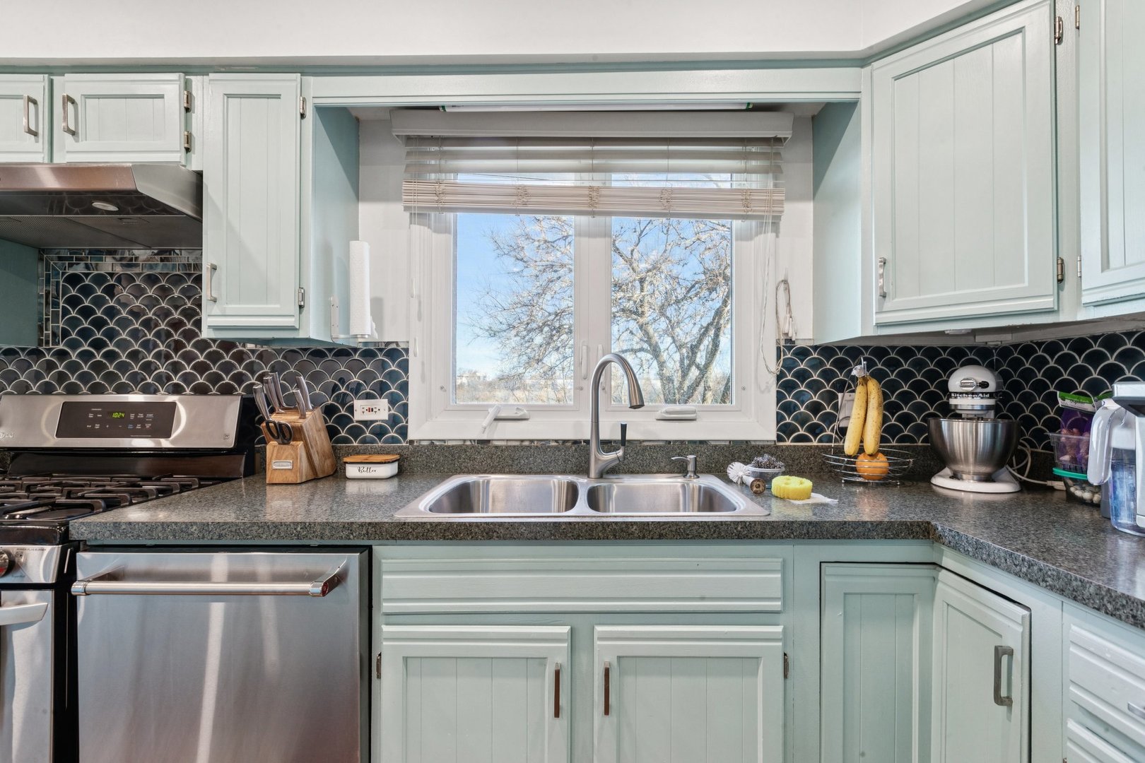 588 Applegate Lane Lake Zurich, IL 60047 - Photo 8 of 36