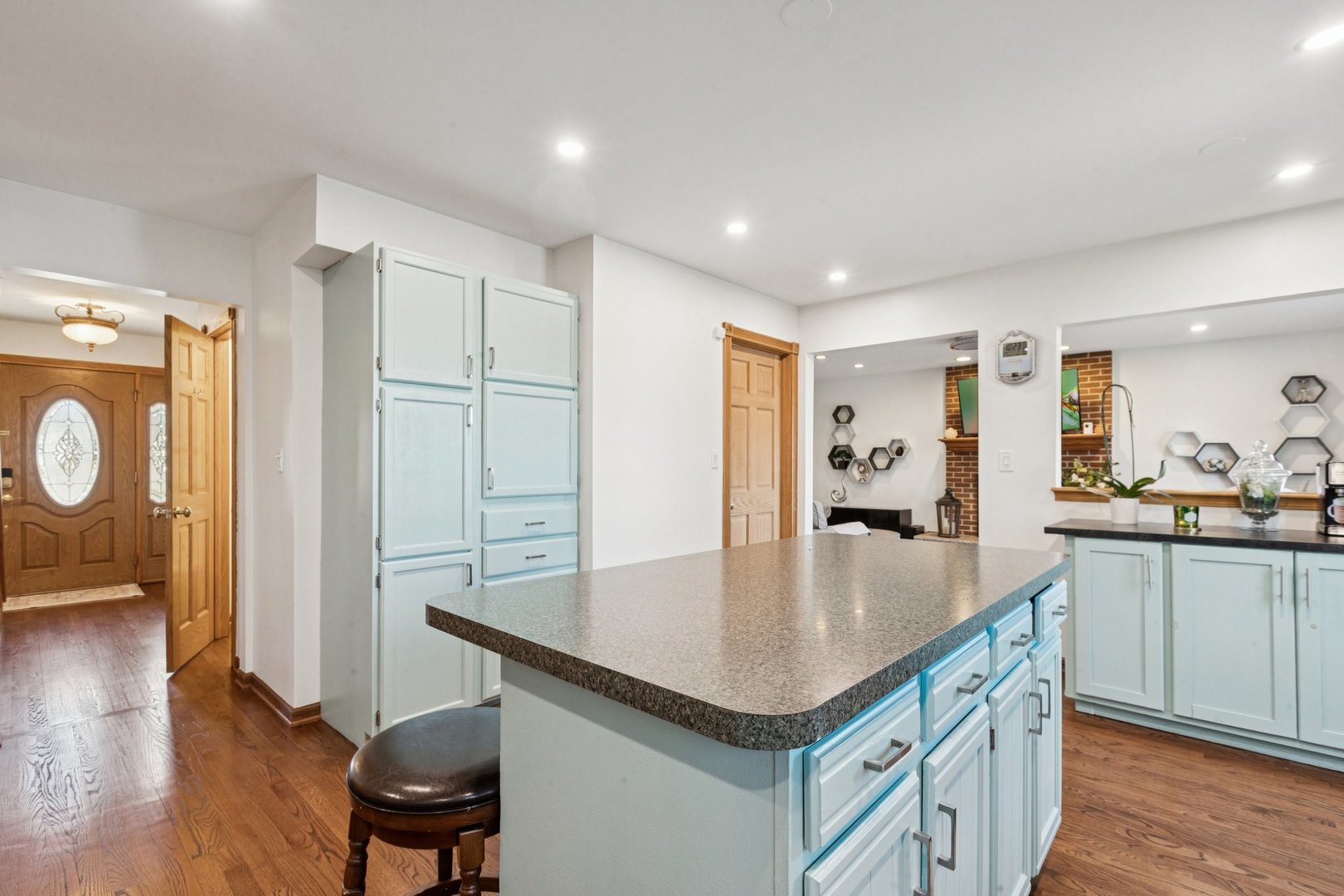 588 Applegate Lane Lake Zurich, IL 60047 - Photo 9 of 36