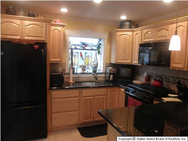254 Woodrow Road Staten Island, NY 10312 - Photo 8 of 20 Additional Photo