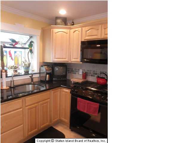 254 Woodrow Road Staten Island, NY 10312 - Photo 10 of 20 Additional Photo