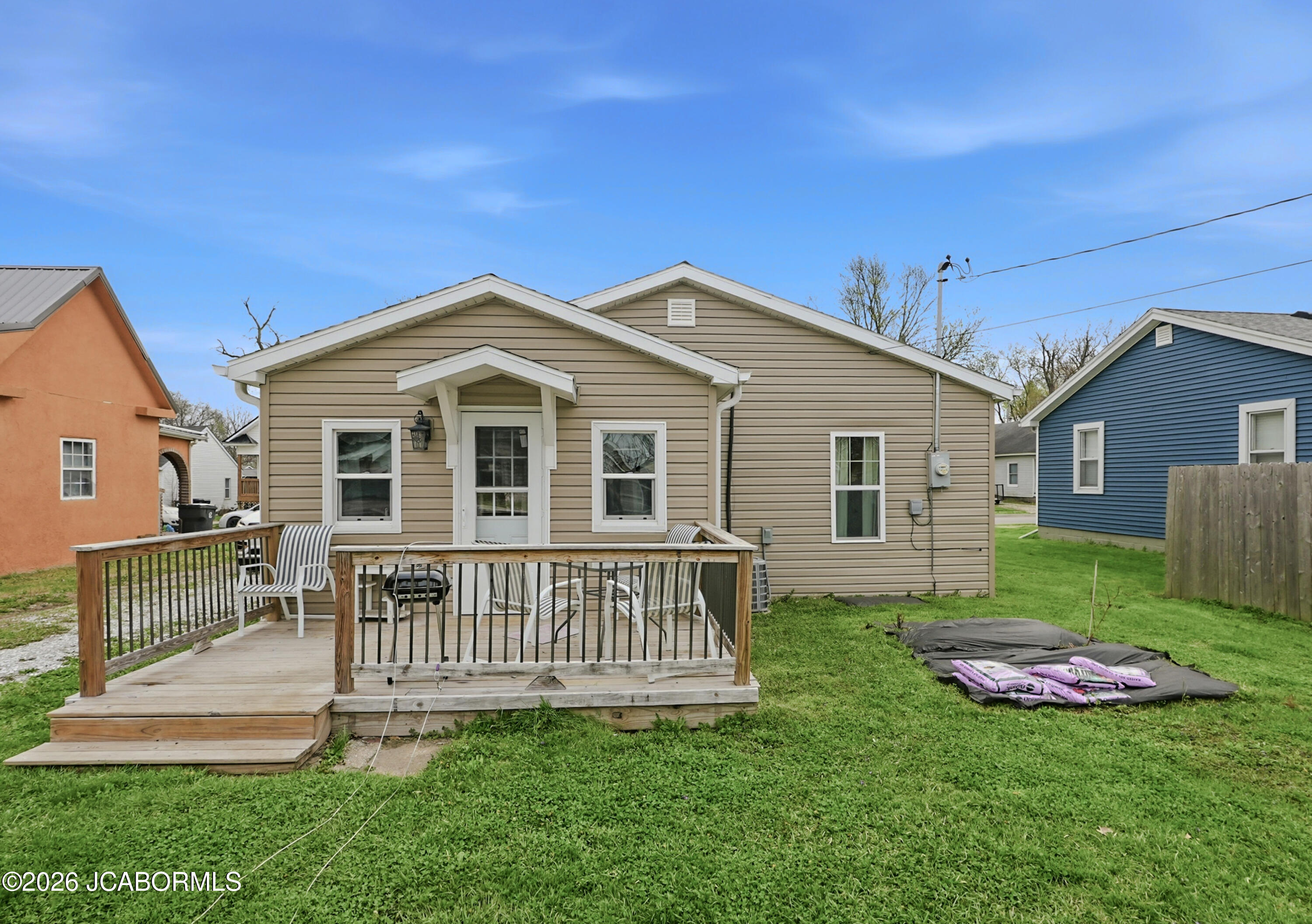 417 Garfield Avenue Moberly, MO 65270 - Photo 16 of 17 Back Porch