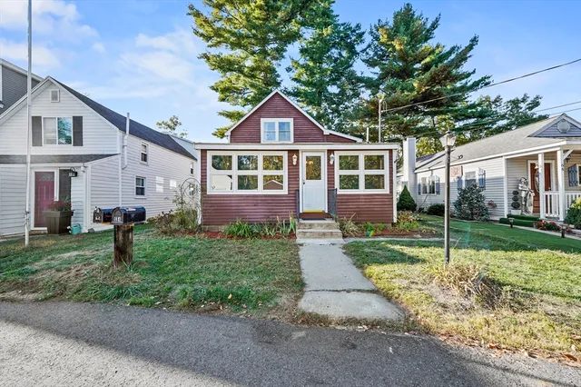 $509,000 | 62-43 Wilders Grove Road, Newton, NH 03858