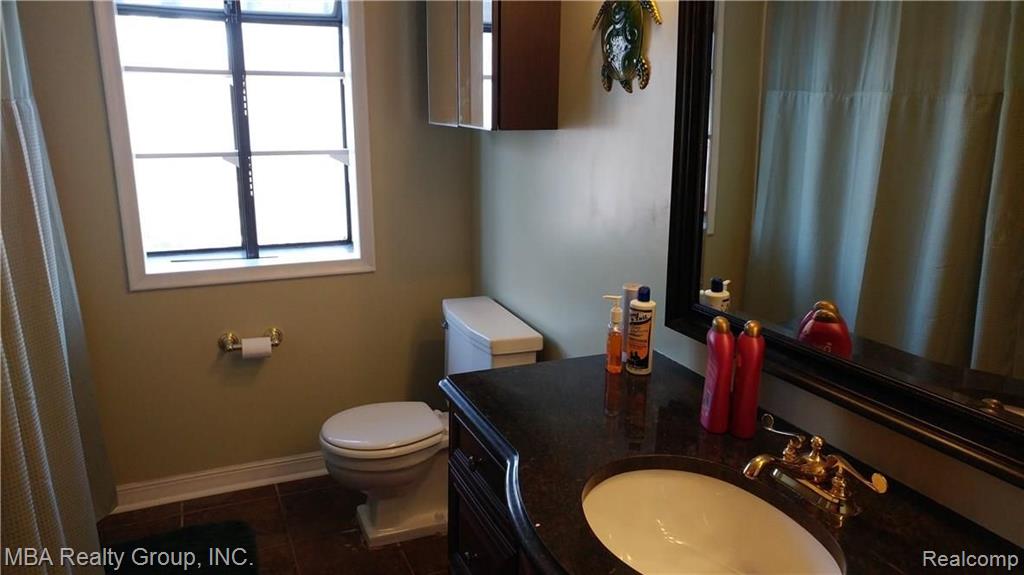 22271 West River Road Grosse Ile, MI 48138 - Photo 32 of 41