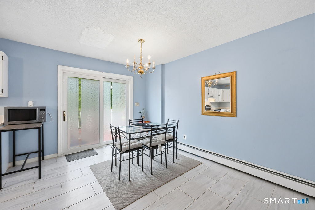 153 Maple Street Manchester, CT 06040 - Photo 6 of 31