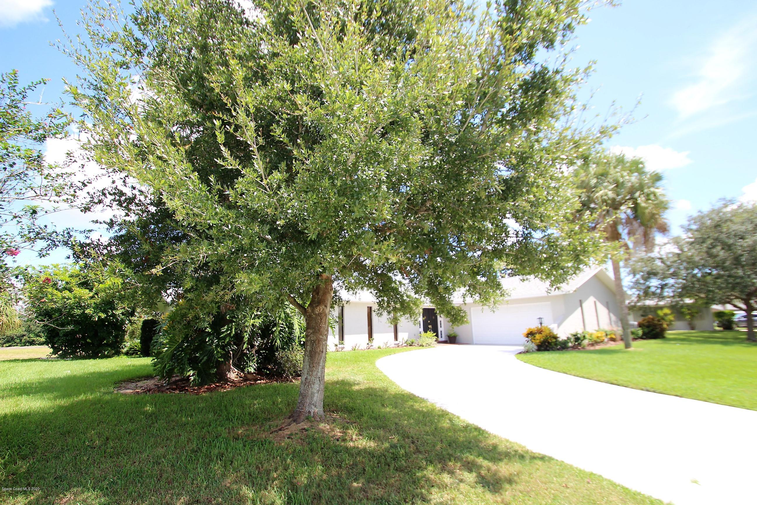 790 Montclair Road Northeast Palm Bay, FL 32905 - Photo 2 of 38 Curbside Beauty