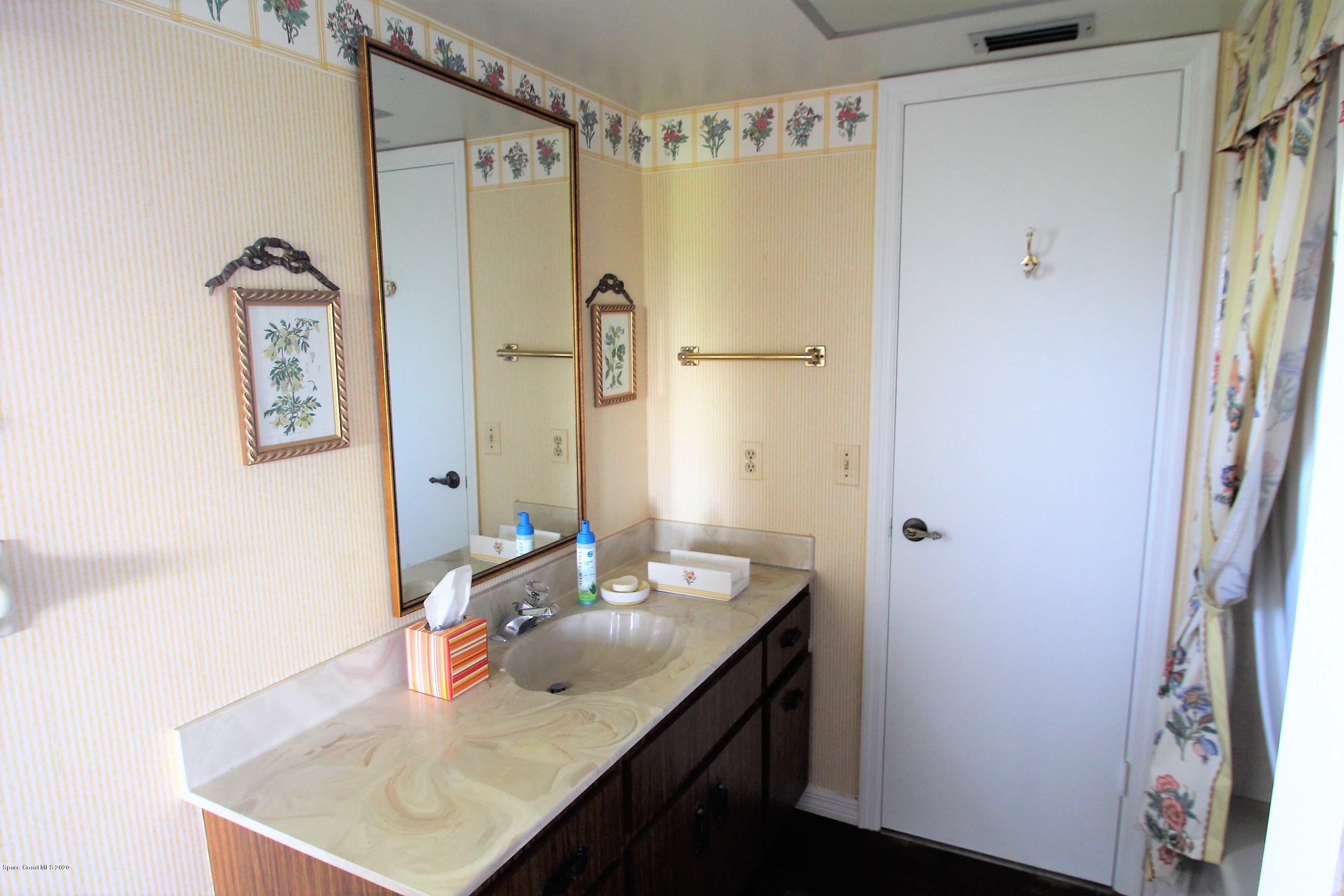 790 Montclair Road Northeast Palm Bay, FL 32905 - Photo 32 of 38 Jack and Jill Bath