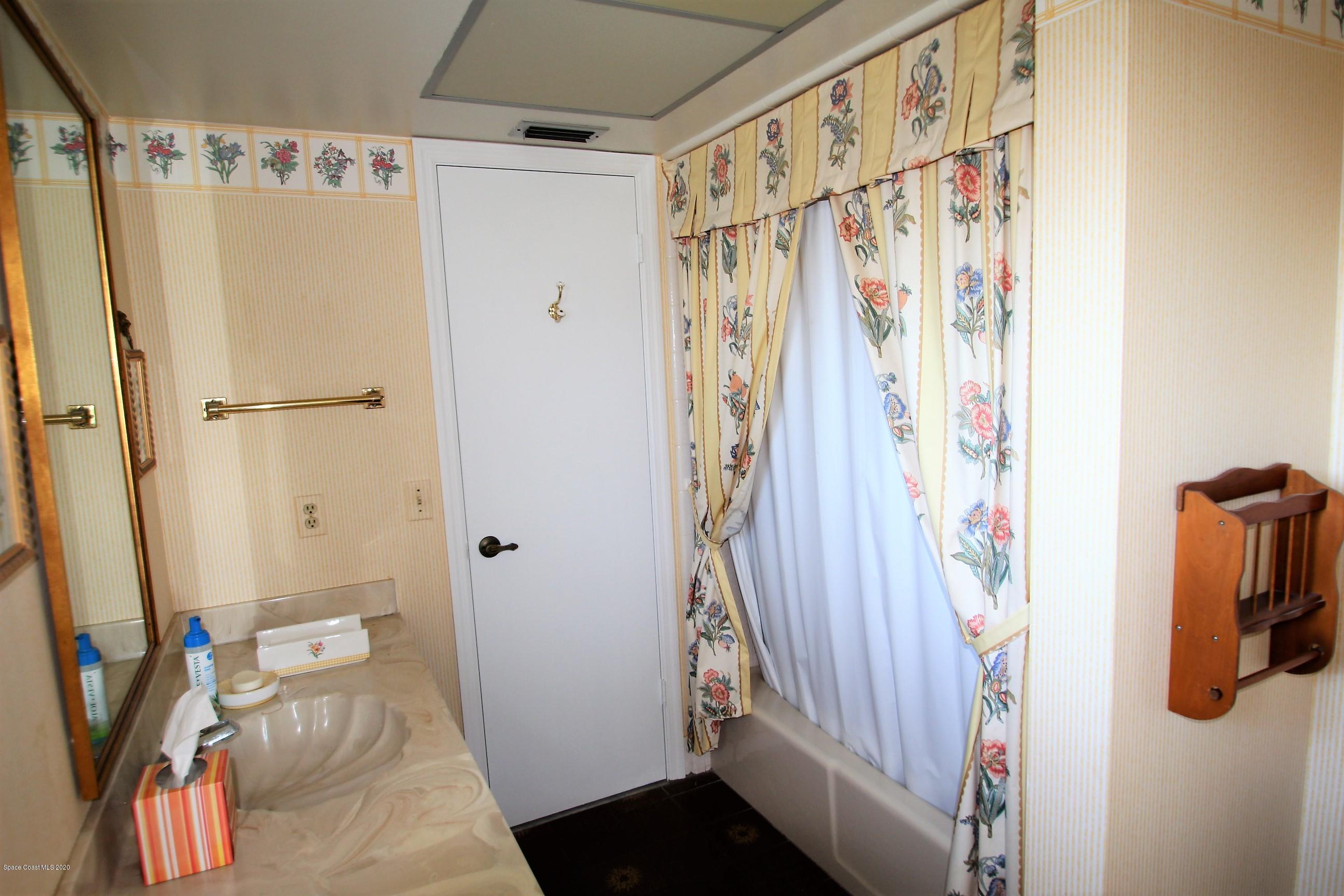 790 Montclair Road Northeast Palm Bay, FL 32905 - Photo 33 of 38 Jack and Jill Bath 2
