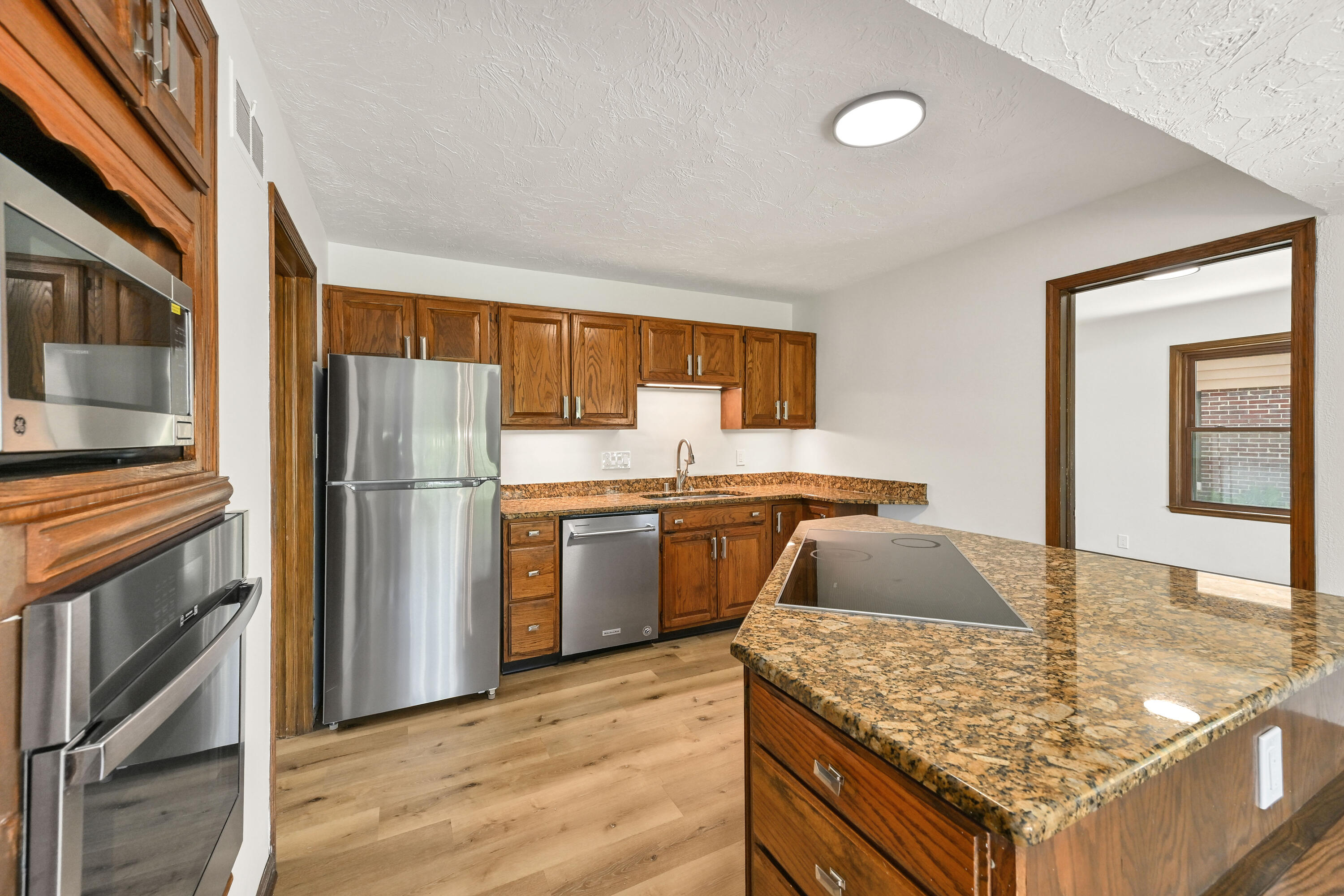 6319 North Bay Ridge Avenue Whitefish Bay, WI 53217 - Photo 12 of 34 DZ6329-10