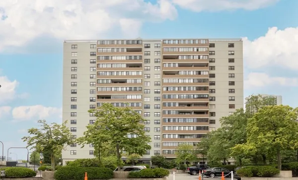 $4,200 | 6 Whittier Place, Unit 4E, Boston, MA 02114