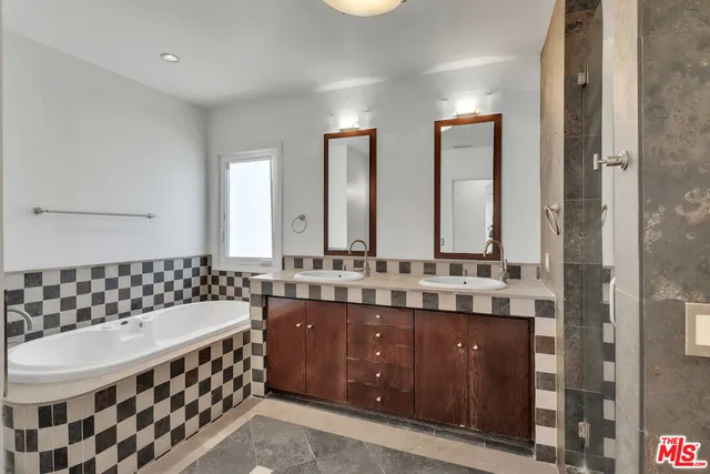 $8,495 | 1105 South Alfred Street, Los Angeles, CA 90035