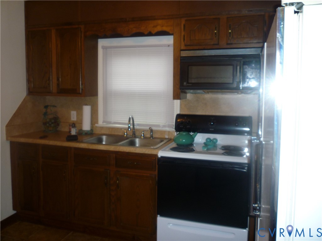 1645 Manakin Road Manakin-Sabot, VA 23103 - Photo 3 of 6 a kitchen with a sink and cabinets