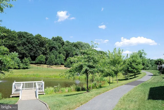 a picture of a bench in the window