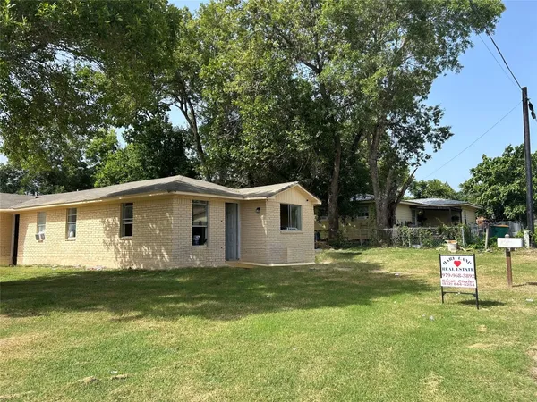 $858,000 | 819 East Guadalupe Street, La Grange, TX 78945