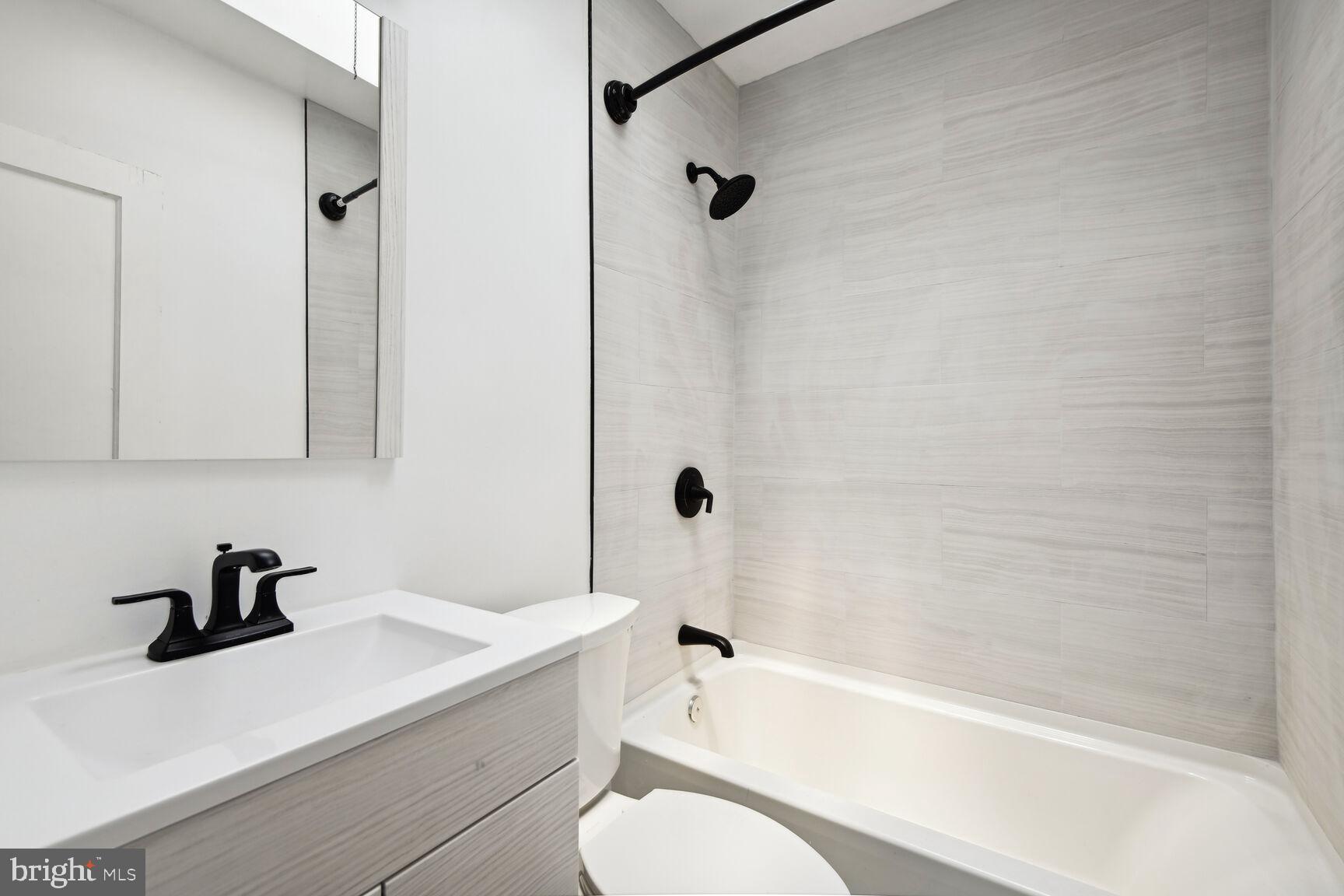 712 Roundview Road Brooklyn, MD 21225 - Photo 9 of 23 Bathroom