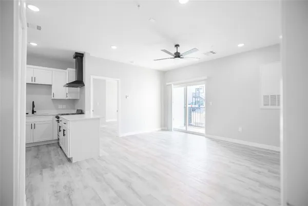 $1,350 | 2101 Reinke Road, Unit 8201, Waller, TX 77484