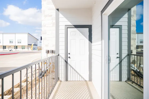 $1,350 | 2101 Reinke Road, Unit 8201, Waller, TX 77484