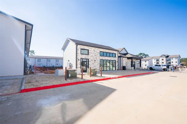 $1,350 | 2101 Reinke Road, Unit 8201, Waller, TX 77484