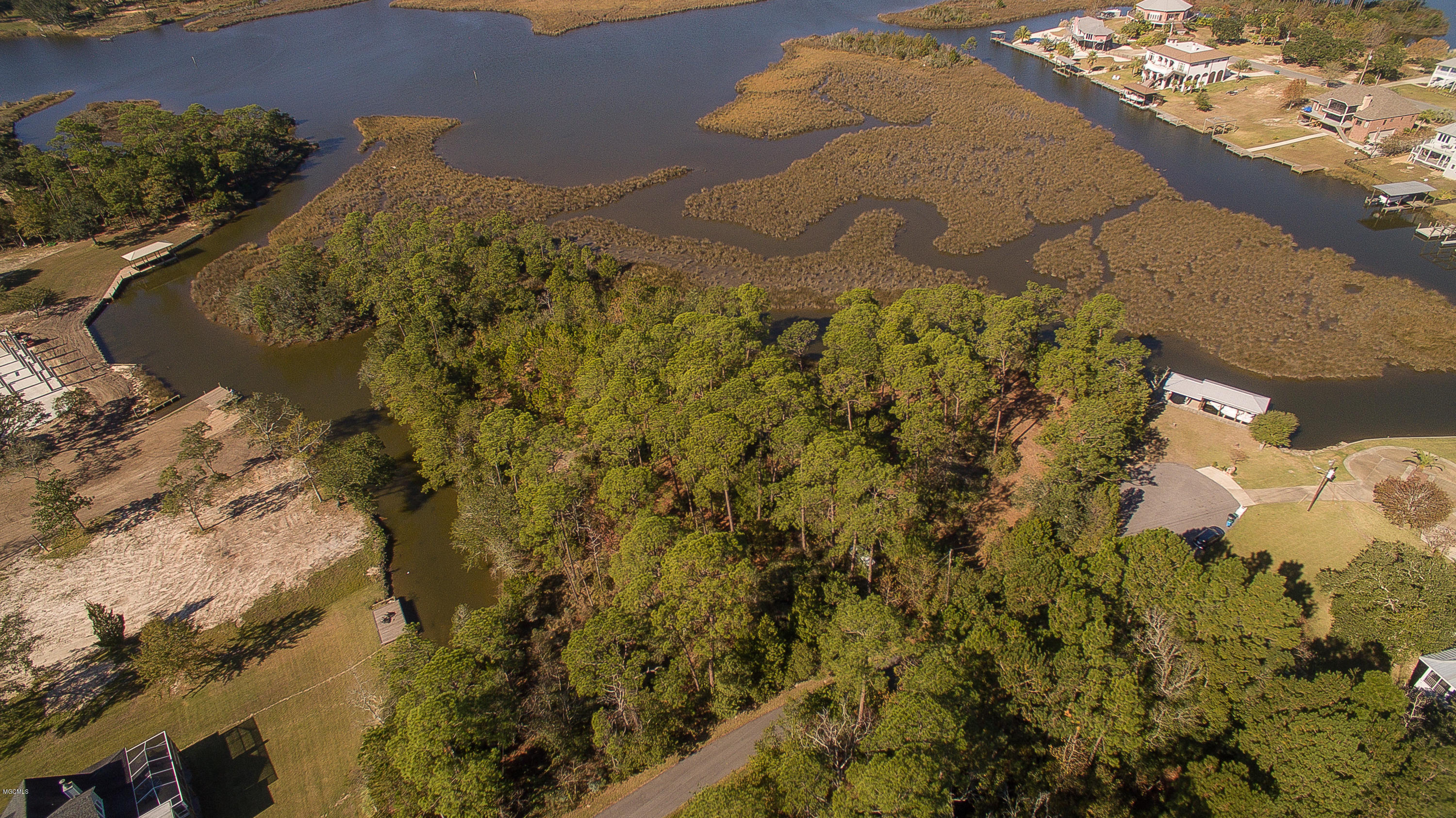 6317 Porteaux Road Ocean Springs, MS 39564 - Photo 12 of 17 6317 Porteaux-108