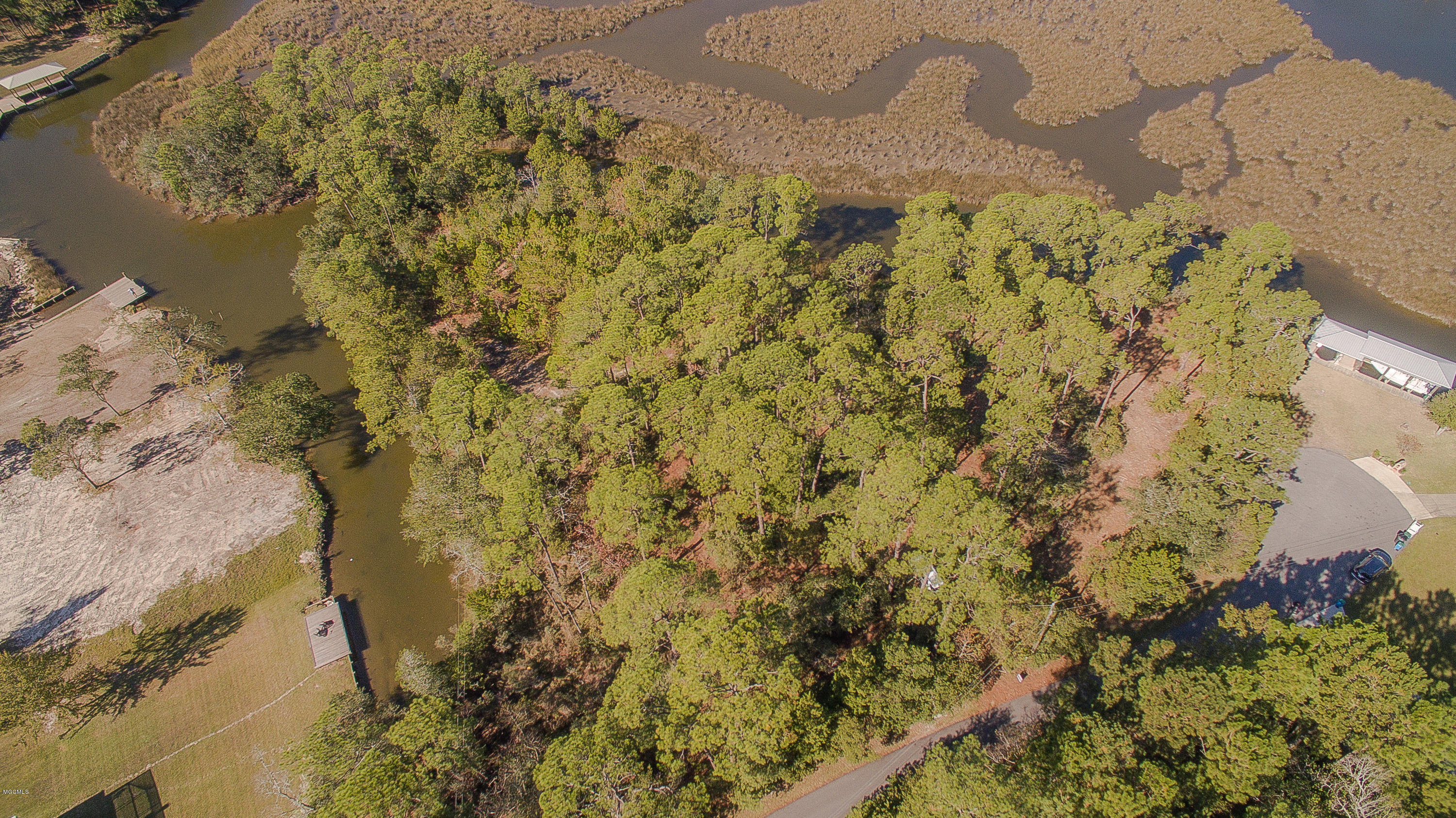 6317 Porteaux Road Ocean Springs, MS 39564 - Photo 10 of 17 6317 Porteaux-106