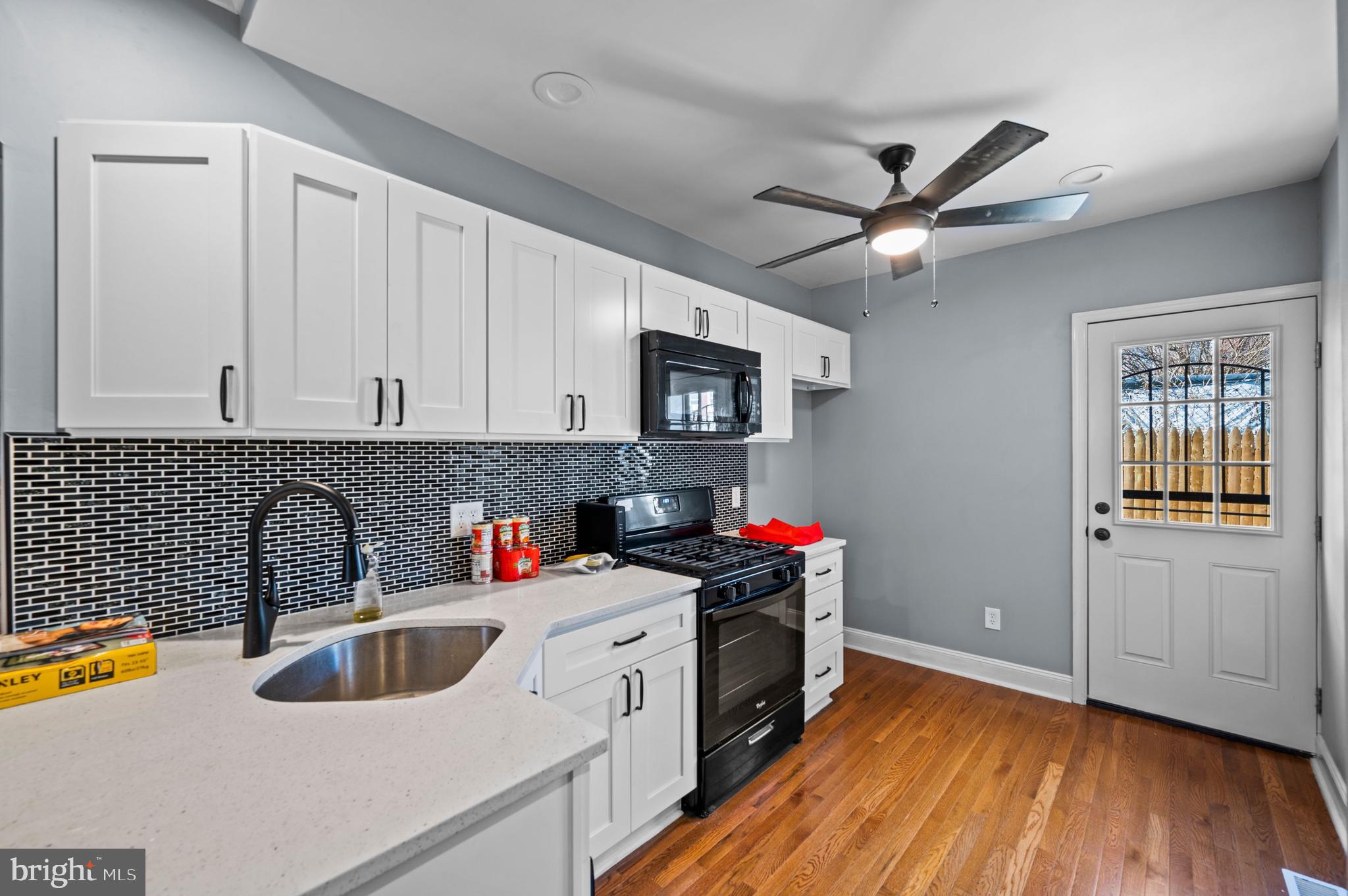 2818 North Swanson Street Philadelphia, PA 19134 - Photo 3 of 16