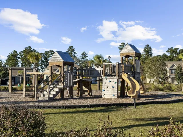 $599,999 | 320 Long Pier Street, Summerville, SC 29486