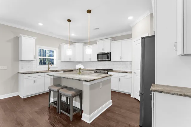 $599,999 | 320 Long Pier Street, Summerville, SC 29486