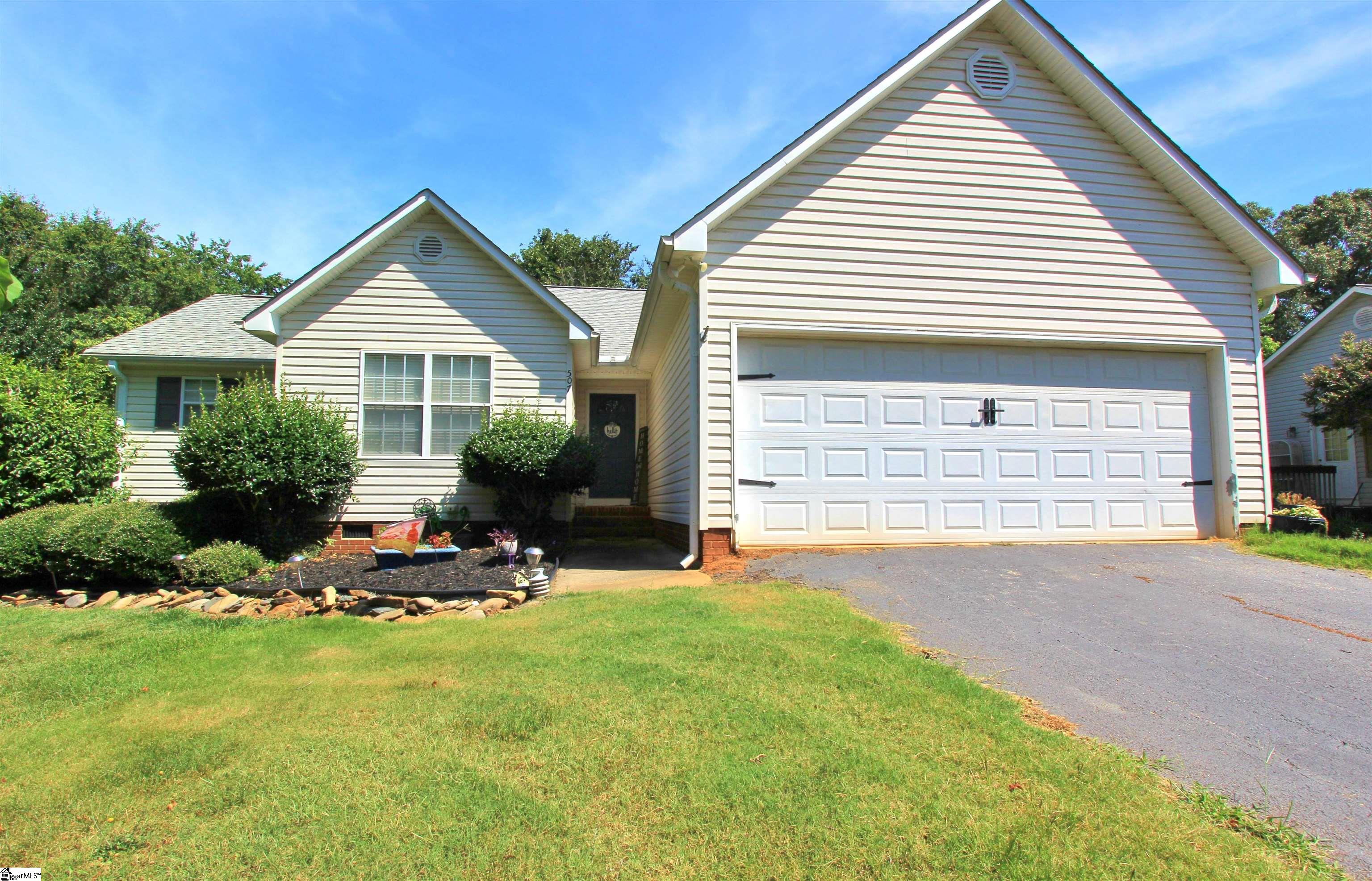 507 Hammett Road Wellford, SC 29385 - Photo 1 of 36