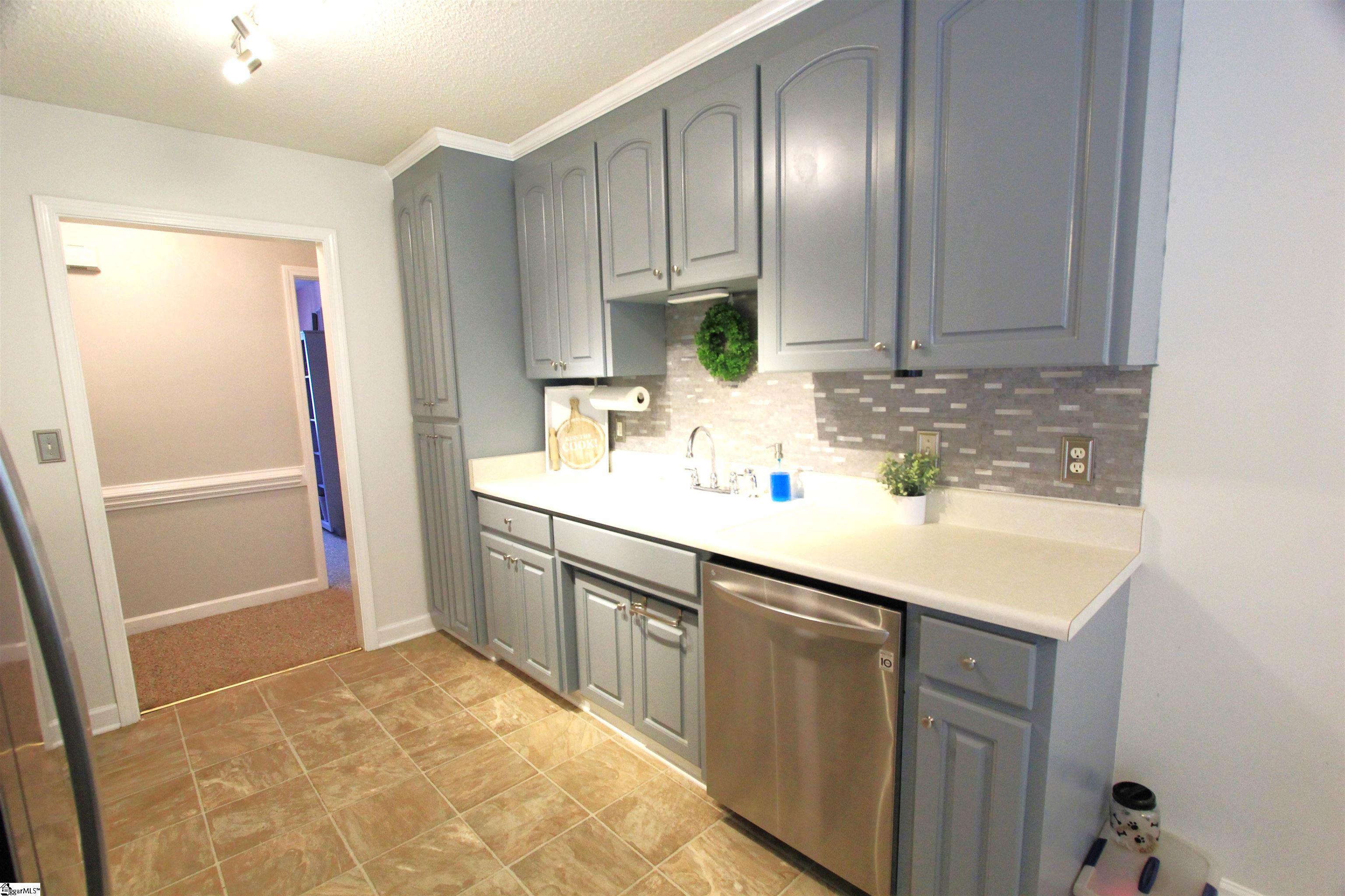 507 Hammett Road Wellford, SC 29385 - Photo 10 of 36