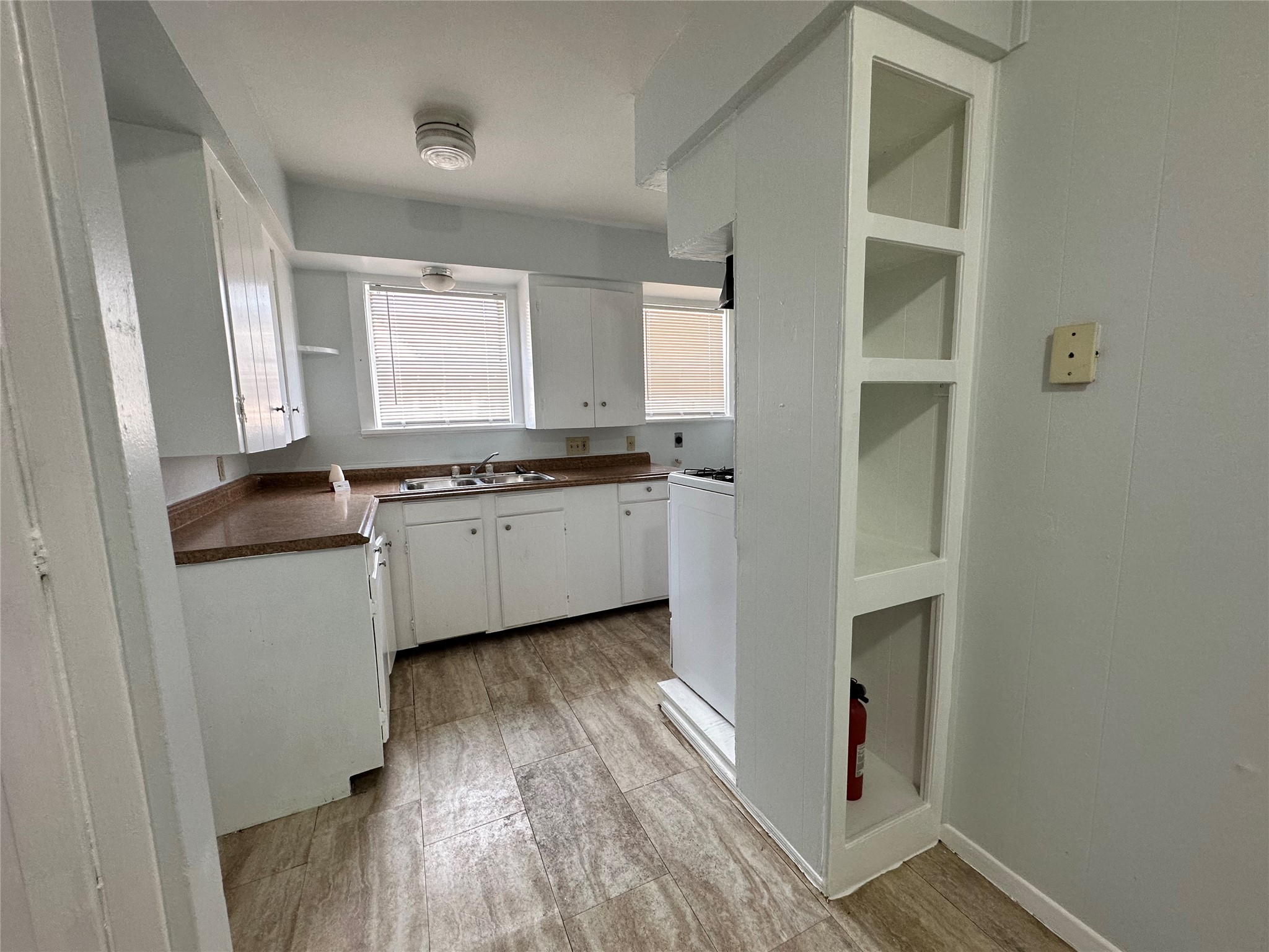 4624 Clay Street Houston, TX 77023 - Photo 6 of 18